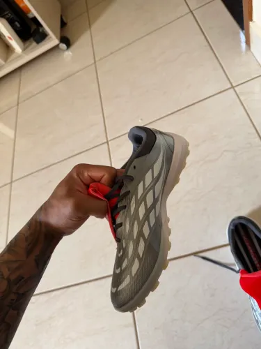 VENDO CHUTEIRA ADIDAS