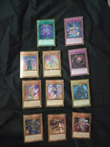 Lote 12 Cartas Yugioh Maximum Gold - Mago Negro, Maga Negra E Deuses
