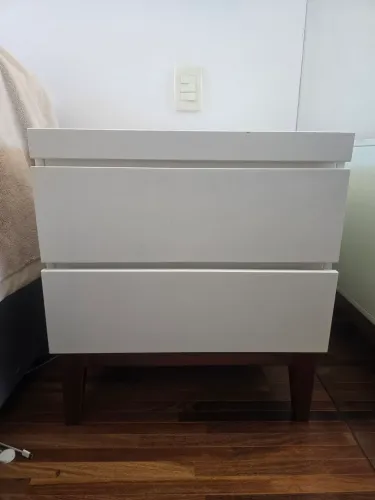 Vendo 2 mesas de cabeceira (criados mudos)