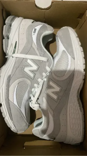 Tênis New Balance 2002