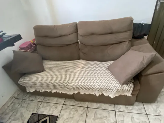 Vende -se sofá bom estado 200,00
