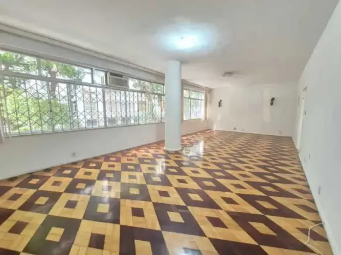 Próx. Praia | 3 Quartos (1 Suíte) | Reformado | Sala Extensa | 1 Vaga | Jardim de Inverno