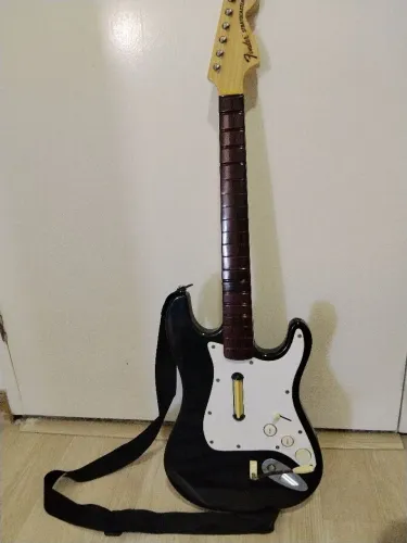 Guitarra Rock Band Guitar Hero Fender Stratocaster para Xbox 360 original