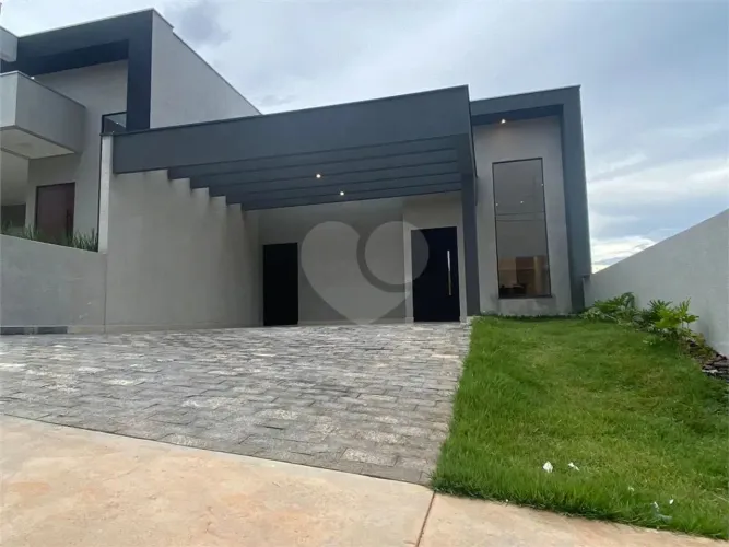 Casa à venda com 3 quartos, sendo 1 suíte, no condomínio Condomíno Helena Maria, Sorocaba