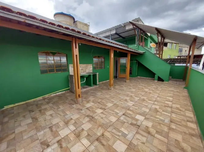 Excelente casa individual com 03 quartos