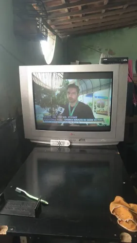 Tv de tubo LG 29 polegadas com conversor.