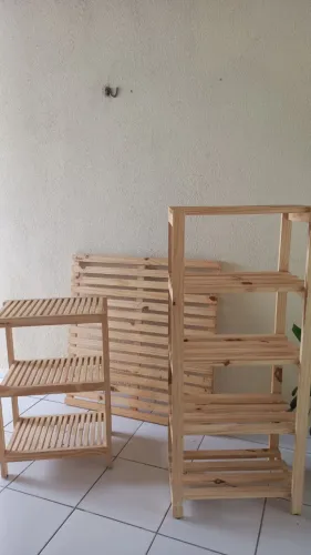 Estantes de Pallet. Kit com 03 peças recém adquiridas. 02 estantes e 01 painel