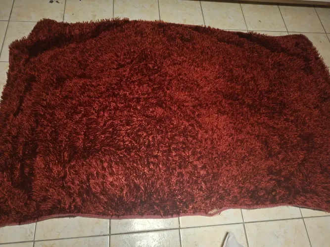 |Tapete para sala, na cor Vermelho Bordô|