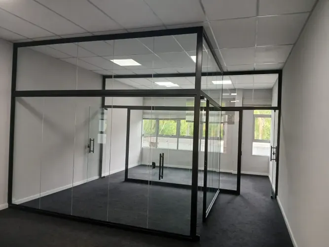 Sala Comercial 90m2 em área industrial - Rod Dutra - Aeroporto de Guarulhos - Seg 24h