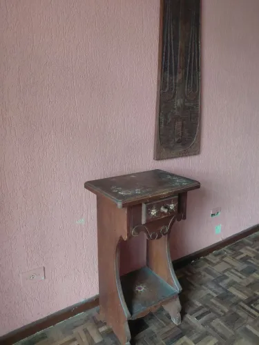 Mesa alta.