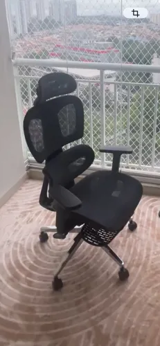 Cadeira Ergonômica e mesa com regulagem de altura 