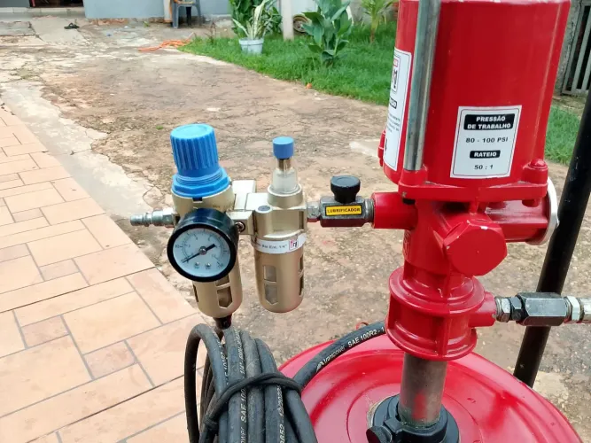 MAC 1020 seminova 3 meses trabalhados vai com tambor de graxa com 30%