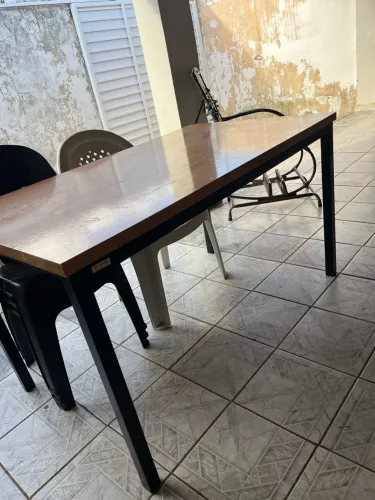 Mesa grande pés metalon