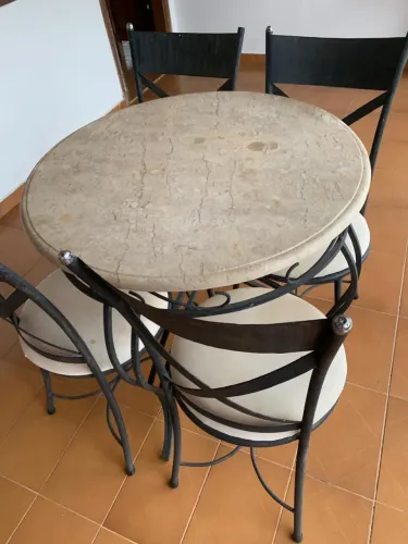 Conjunto de mesa com 4 cadeiras