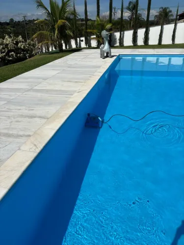 Vendo robo para limpar piscinas 