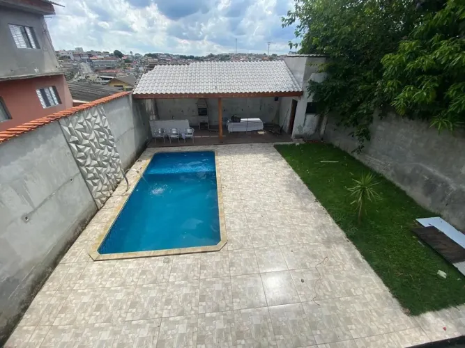 Casa térrea para venda com 4 dormitórios e piscina na Vila Cecília em Mogi.