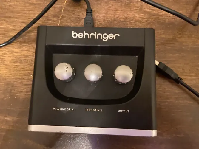 Interface de áudio behringer um2