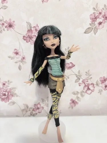 MONSTER HIGH: Cleo de Nile Schools Out INCOMPLETA
