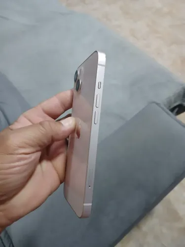 IPhone 13 128g 1,100 $