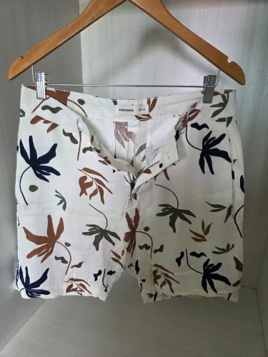 Bermuda linho estampada branca Hering - Tam 38