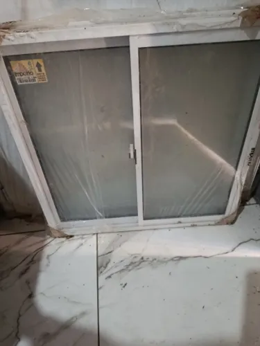 Vendo  2 janelas alumínio com vidro 60×60 as duas por 200