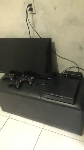 Xbox slim 360 aurora 500gb 3 controles todo completo