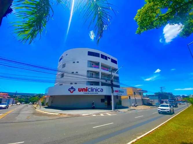 Prédio a venda com 7 apartamentos mais sala comercial no começo da Av da Feira em Caldas N