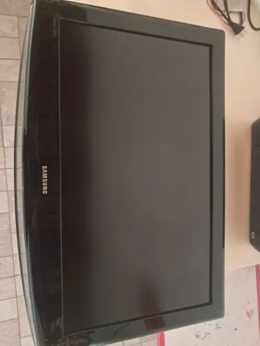 Tv Samsung 32" *COM DEFEITO*