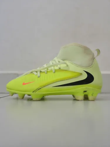 Chuteira Nike Phantom Verde - Campo - Semi-nova.