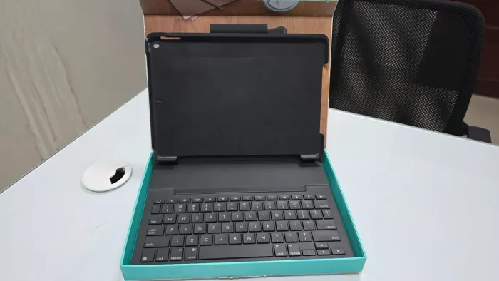 Capa teclado Logitech para iPad