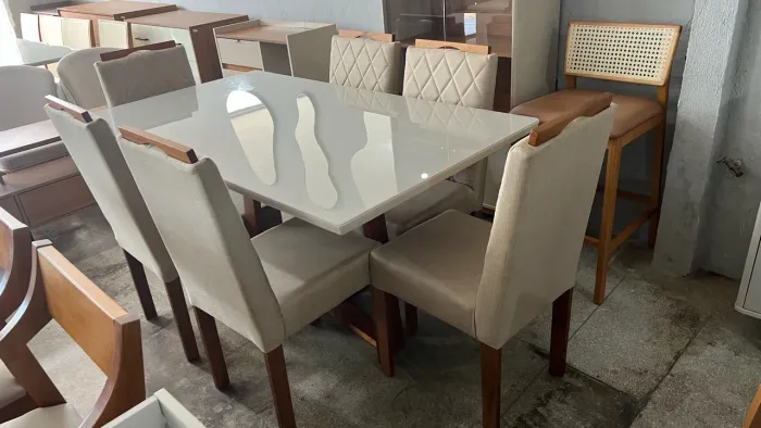 Mesa nova de madeira