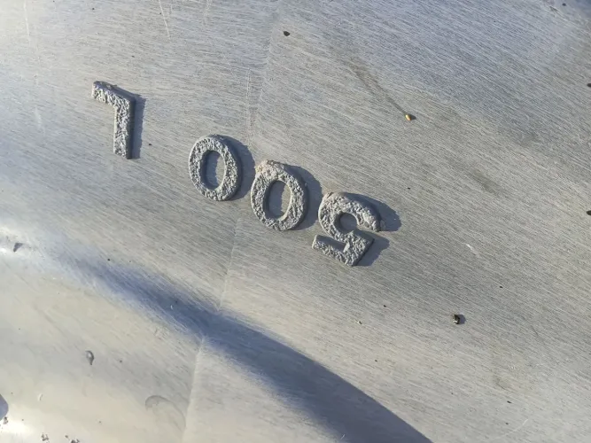 Umatampas de tanque uma de 500 litros  ,70 reais