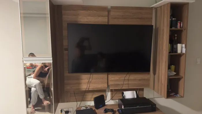 Painel, rack, armário, cristaleira?