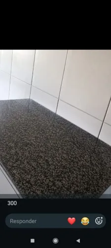 Pedra de granito tipo mármore para mesa semi nova bem conservada