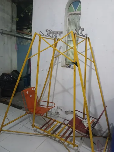Vendo balanço de ferro criança 2 lugar. 