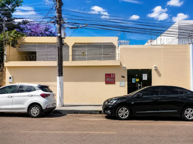 Casa com salas amplas no Capoeira