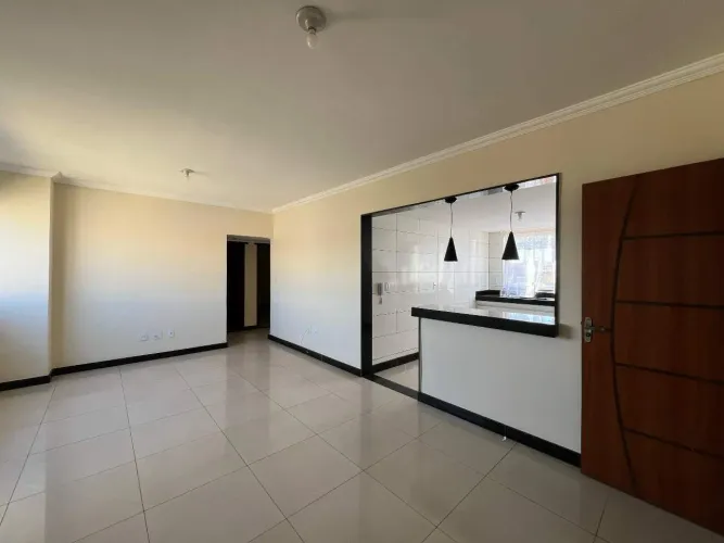 Alugo Apartamento com 03 Quartos e 01 Suíte no Centro - Itaúna/ Mg!!