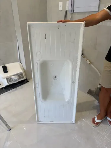 Pias cozinha e banheiro