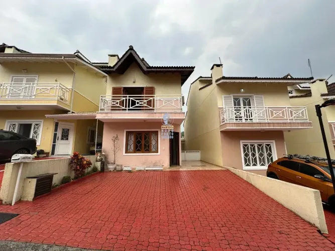 Casa em condomínio a venda em Guarulhos.