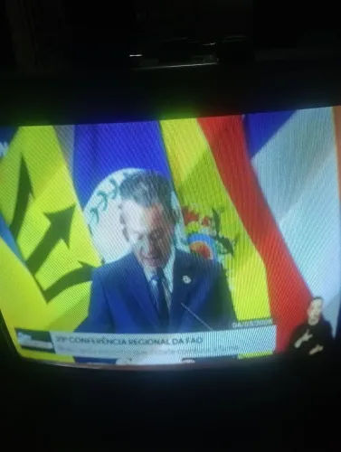 Televisão de tubo.