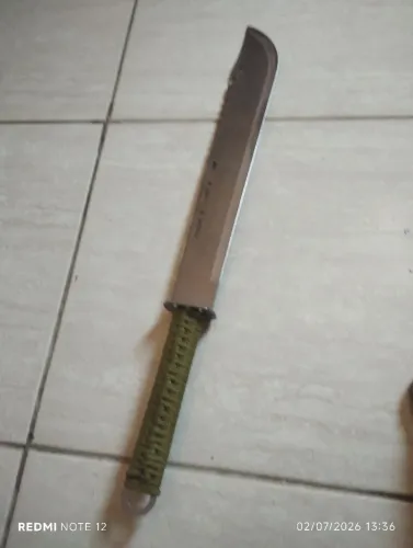 Facão pra roça.