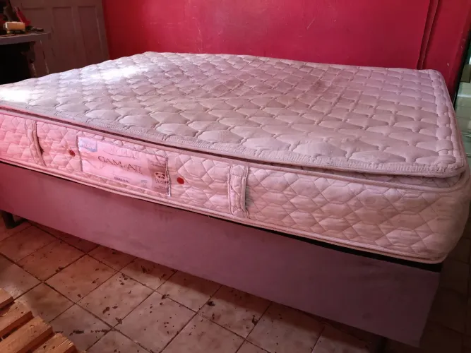 Conjunto de base+colchão de casal com molas ensacadas.colchao já tá higienizado