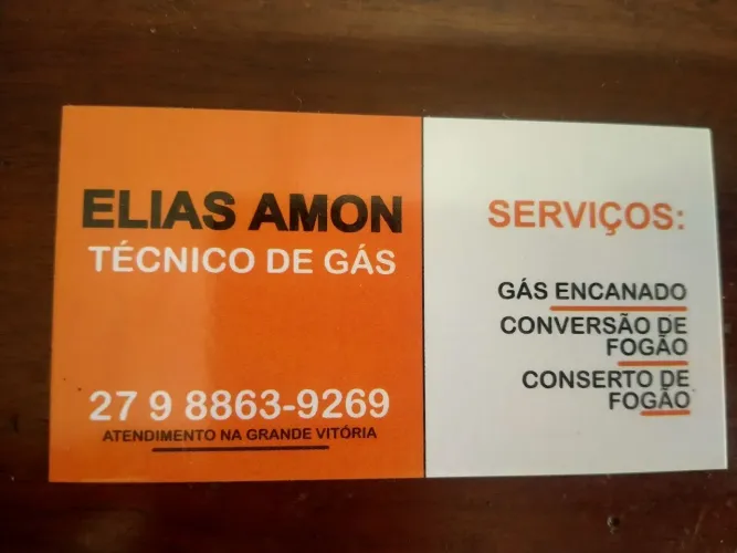 Técnico de gás encanado e fogão residencial.