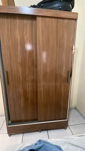Vende-se guarda-roupa solteiro 