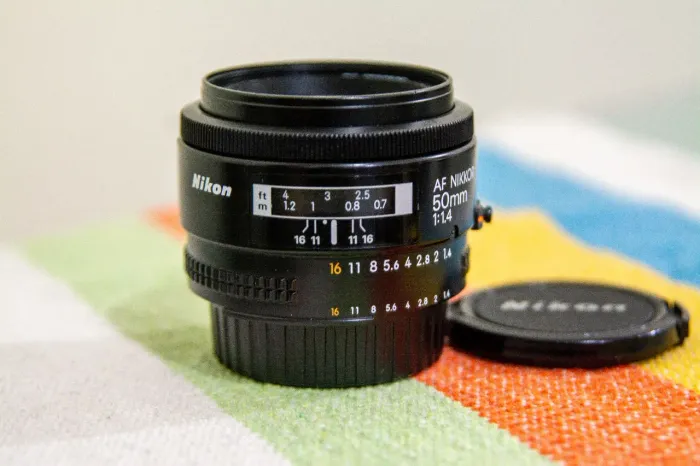 Lente Nikkor 50mm f/1.4 D - Super Clara (Para Nikon)