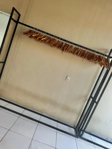 Arara em ferro galvanizado (2,40/2,18) não inclui cabides 