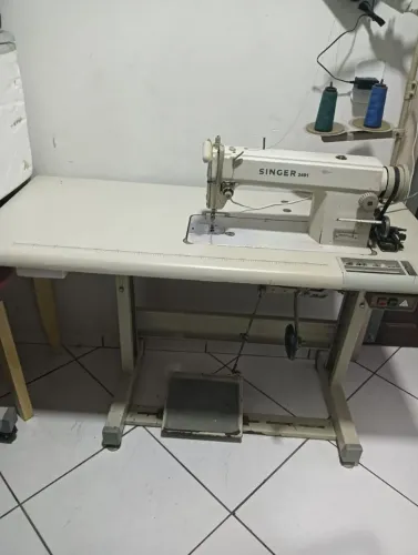 Vendo máquina de costura, INDUSTRIAL RETA TODA REVISADA! Interessados chamar no whatsapp