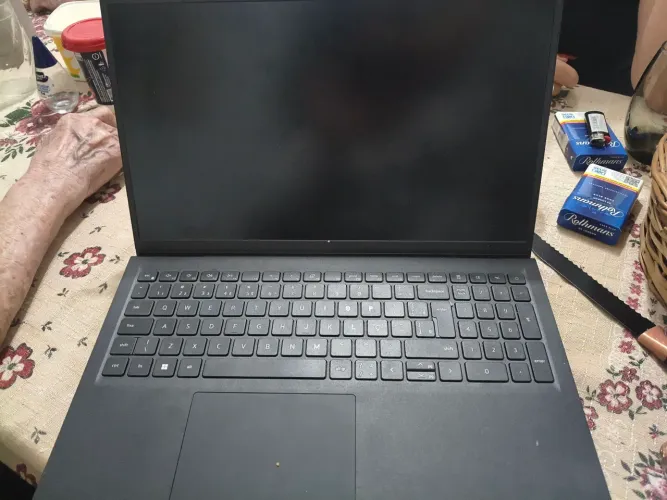 Notebook Dell Inspiron 15 I15-I1300-A30P Intel Cor i5 8GB de RAM 512GB SSD 15.6" Full HD