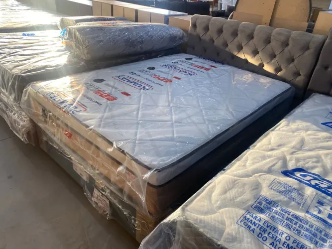 CAMA COM BASE COLCHÃO PLUMATEX NOVO 1.610,00 VALOR A VISTA 1789,00 EM ATÉ 10X SEM JUROS.