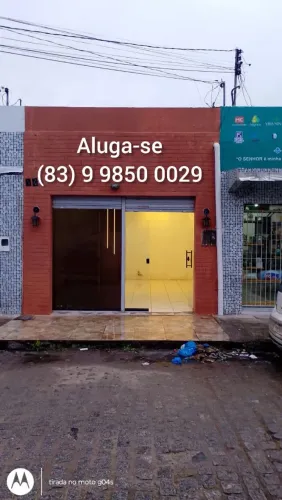 Alugo um ponto comercial com porta de vidro e ar condicionado em mangabeira I